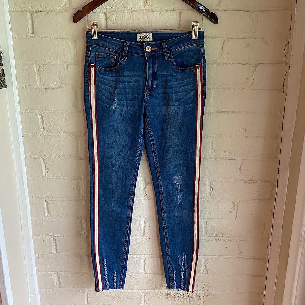Denim Blvd size 1 blue denim jeans with cream and red stripes down the